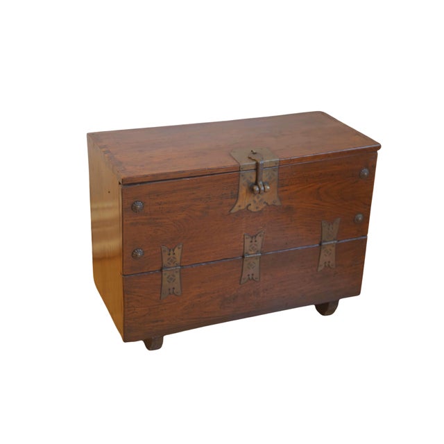 Antique Elm Korean Bandaji Chest For Sale - Image 4 of 4
