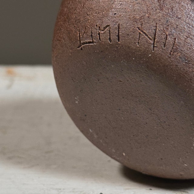 Kimi Nii – Vintage Pair of Postmodernist/Brutalist Stoneware Wood-Fired Sculptures, Signed For Sale - Image 12 of 12