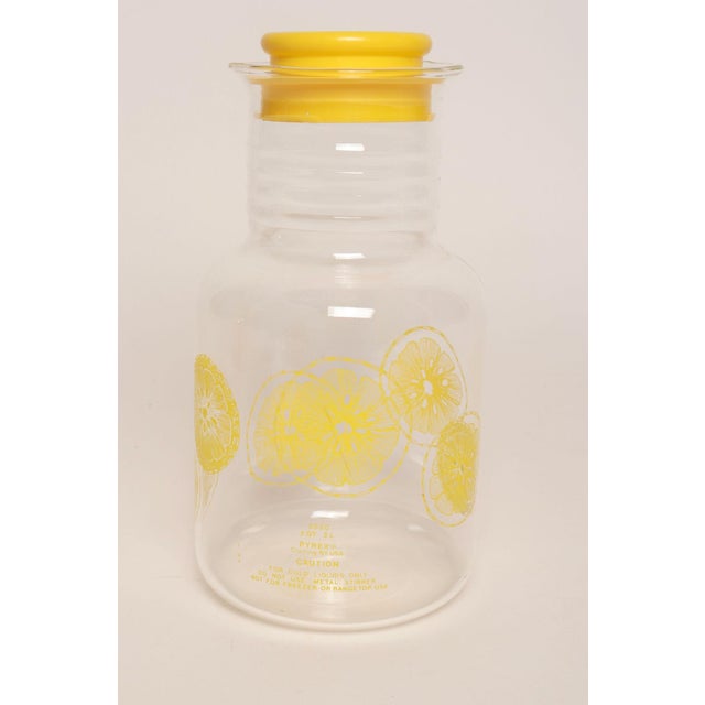 Vintage Pyrex Two Quart Glass Lemonade Carafe / Pitcher With Lid Model 3520 For Sale - Image 4 of 12