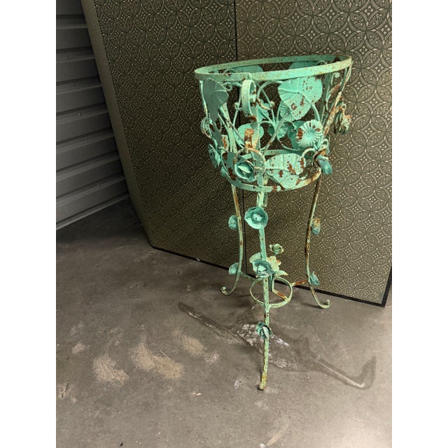 English 1970s Large Verdigris Wrought Iron Standing Planters With Decorative Dangling Rose and Leaf Motif, a Pair For Sale - Image 3 of 12