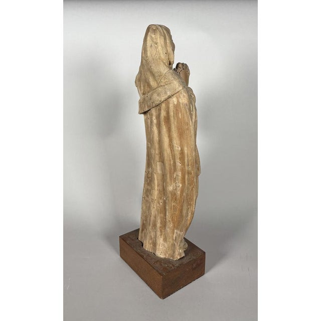 16th Century Wooden Sculpture of the Virgin Mary in Prayer For Sale - Image 6 of 9