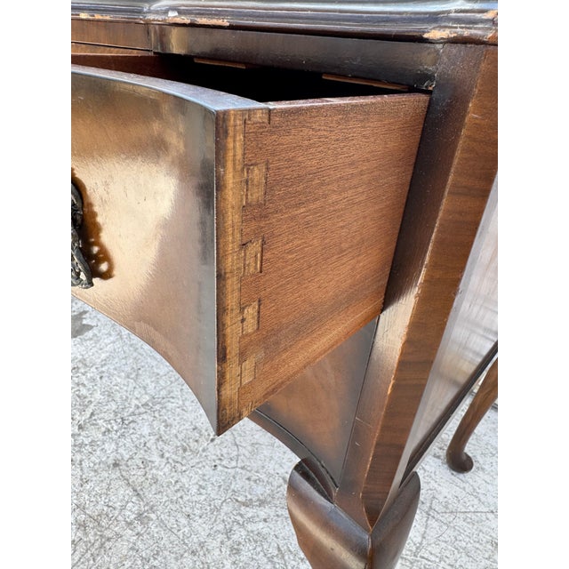 Golden Key Vanity with Mirror is a charming vintage dressing table that exudes timeless elegance and craftsmanship....