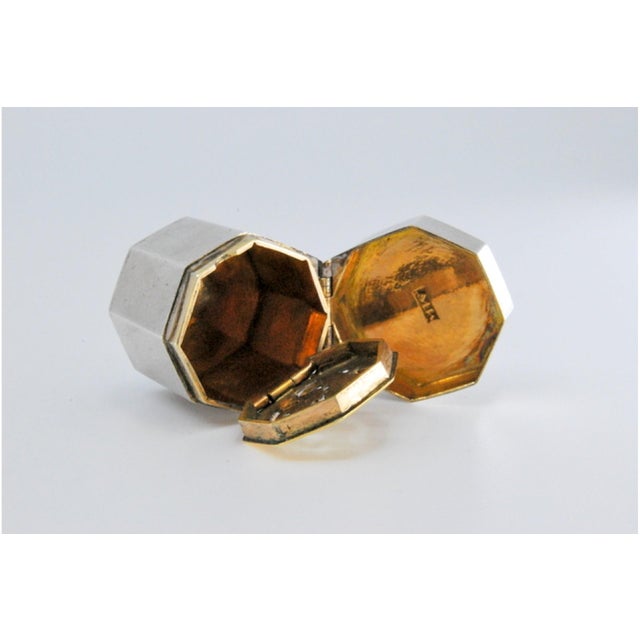 George III Hexagonal Silver and Gold Vinaigrette Box For Sale - Image 3 of 10