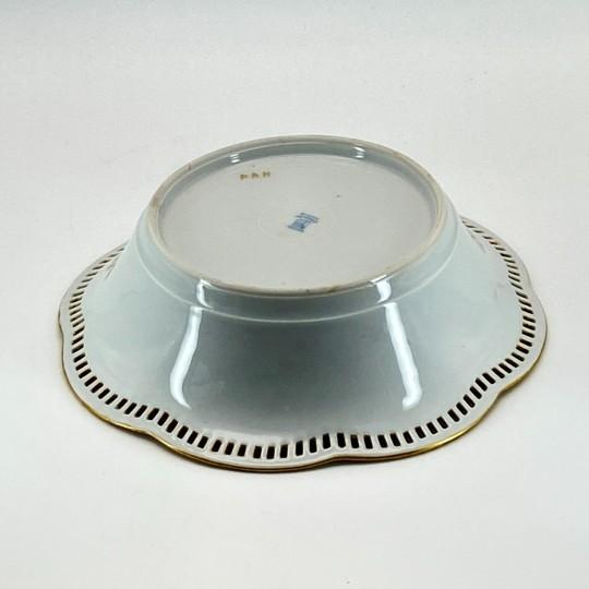 Carl Schumann Arzberg Reticulated Porcelain Bowl 7.5-inch With Gilded Scalloped Edge (Antique, Ca. 1920) Bavaria For Sale - Image 9 of 12