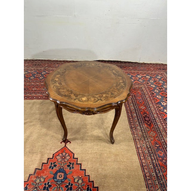 French Provincial 1980s Karges French Provincial Style Carved and Inlaid Side Table For Sale - Image 3 of 8