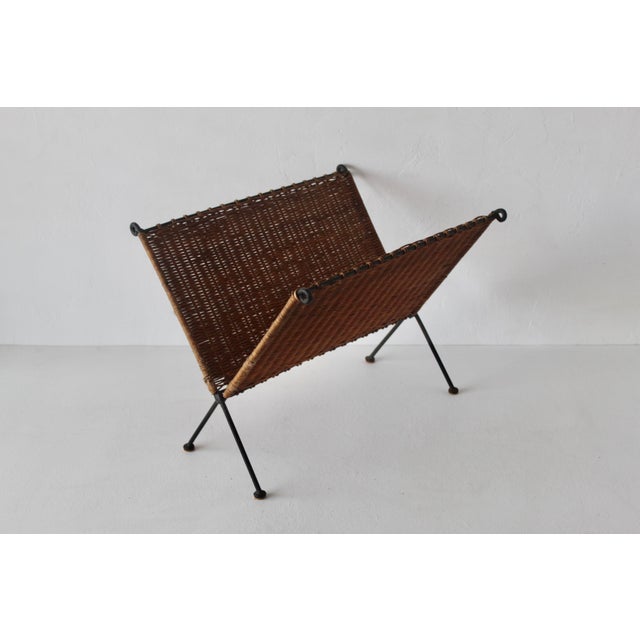 Mid 20th Century Scandinavian Style Hand-Woven Rattan Metal Folding Magazine Newspaper Rack Mid Century Modern For Sale - Image 9 of 16