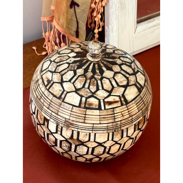Late 20th Century Maitland Smith Tessellated Bone Spherical Lidded Decorative Box Orb For Sale - Image 5 of 10