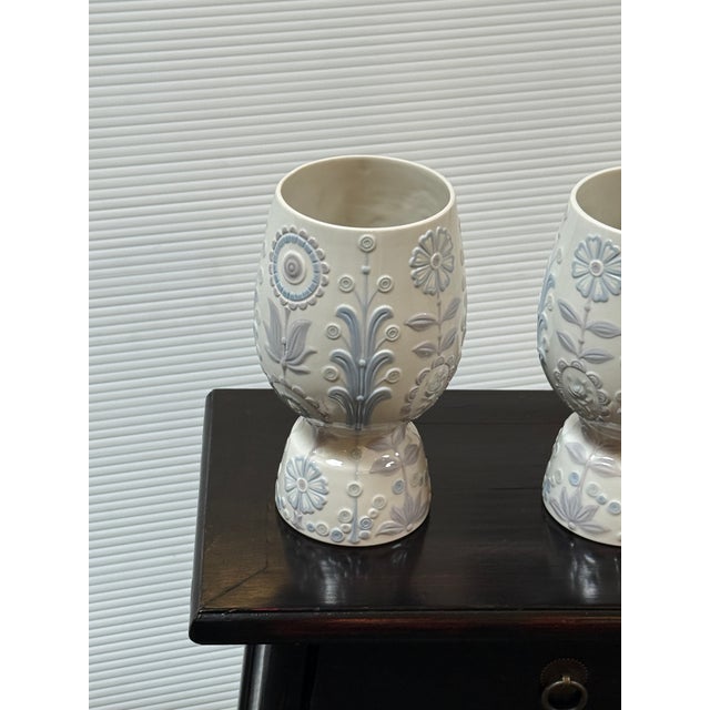 White Julio Fernández for Lladró Floral Jug Porcelain Vases, Pair For Sale - Image 8 of 12