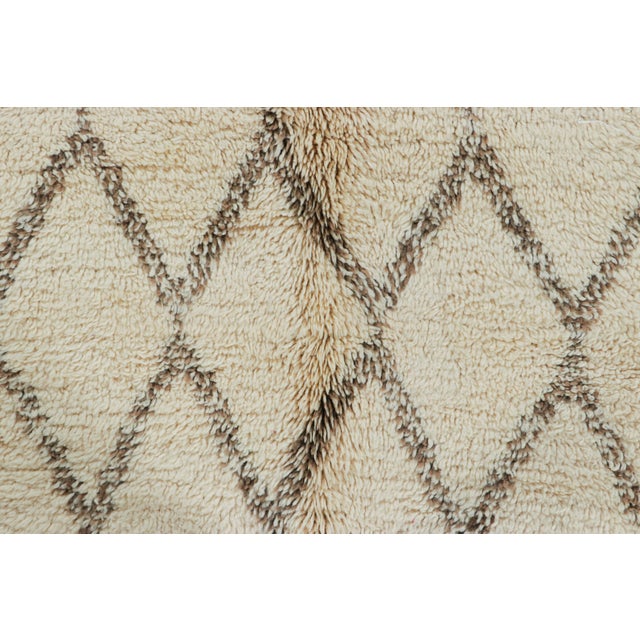 Traditional Vintage Moroccan Rug, Cream & Beige With Diamond Patterns - Rug & Kilim For Sale - Image 3 of 7