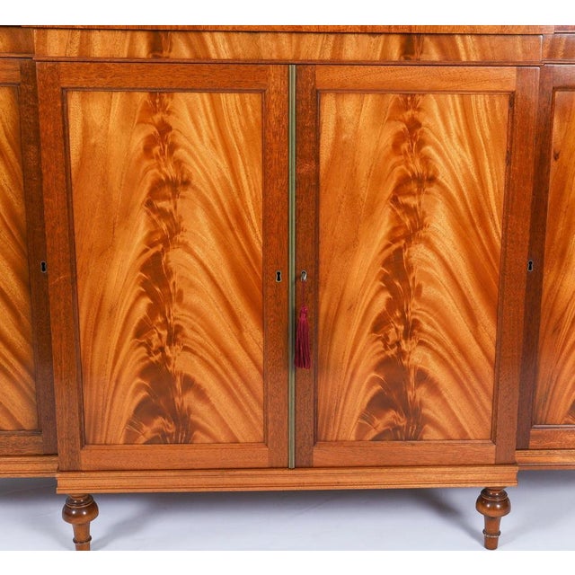 Hollywood Regency Vintage Late 20th Century Flame Mahogany Sideboard from William Tillman, 1980s For Sale - Image 3 of 18