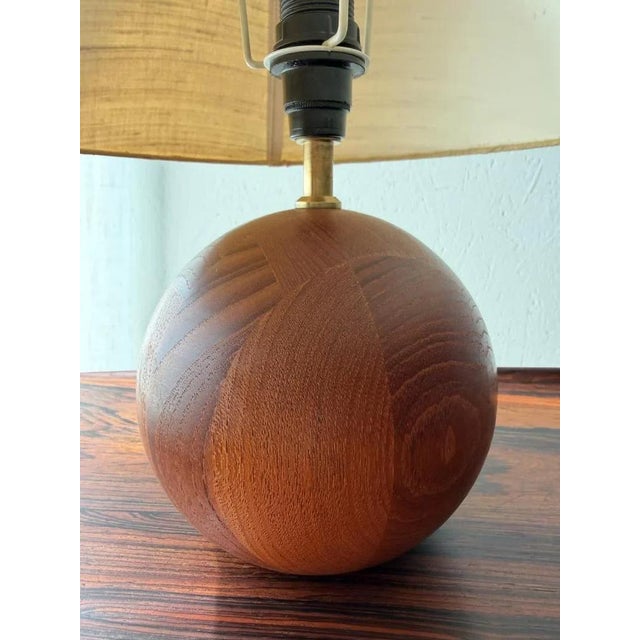 The spherical base makes this Danish table lamp by Kirk Copenhagen special. Not turned from a single piece, but...