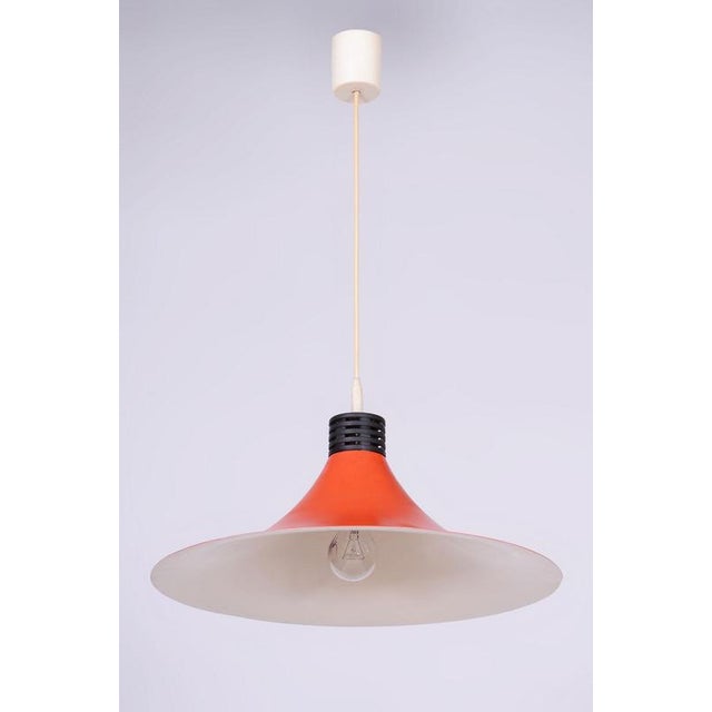 Designer: Guzzini Maker: Meblo This stylish and highly elegant chandelier, originating from the 1970s from Italian...