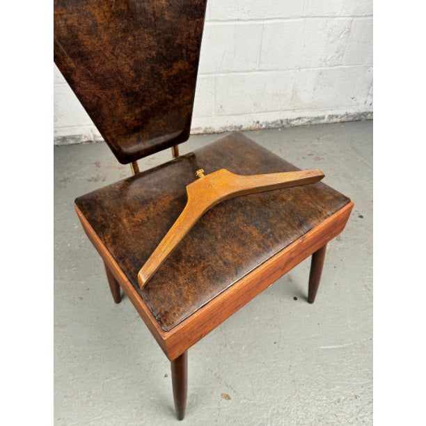 Mid 20th Century Gentleman's Valet Chair by Pearl-Wick For Sale In New York - Image 6 of 12