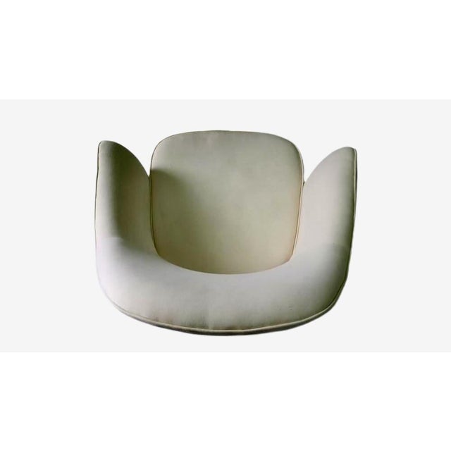 Cream 1980s Plush Creamy White Executive Chair Attributed to Saarinen for Knoll For Sale - Image 8 of 9