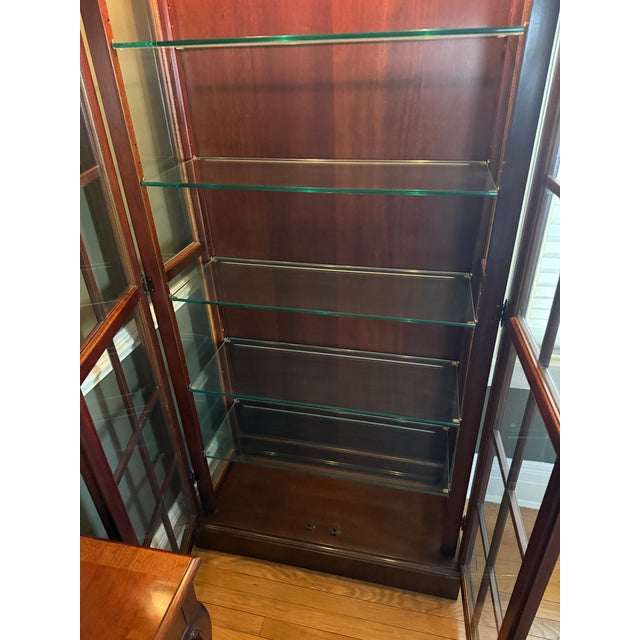 1990s Vintage Lighted Mahogany Curio Cabinet, Attributed to Hickory Chair For Sale - Image 5 of 11