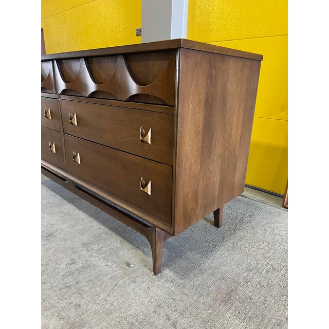 Wood 1950s Broyhill Brasilia 6 Drawer Lowboy Dresser With Mirror For Sale - Image 7 of 11
