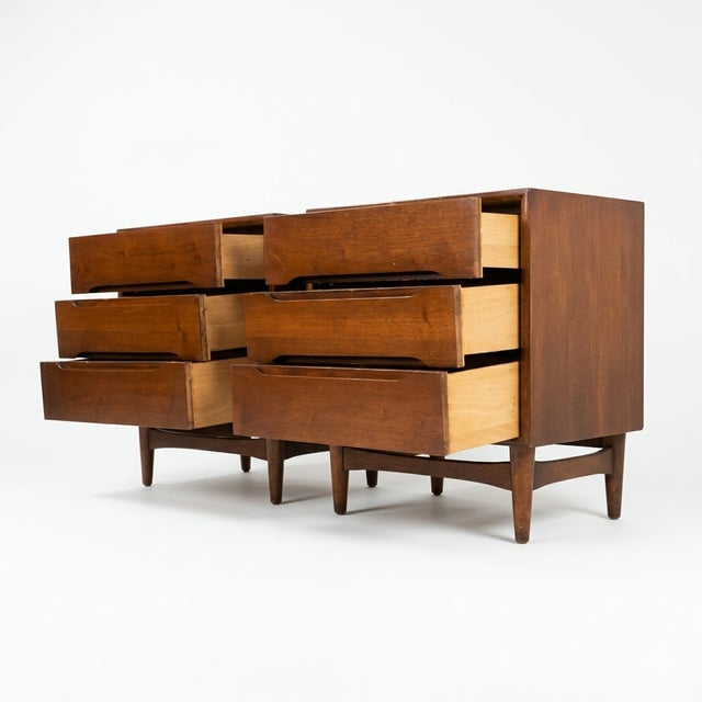 Ramseur Mid-Century Modern Pair of Walnut Nightstands, C. 1960s For Sale - Image 13 of 14
