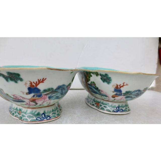 Pair of Antique Chinese Rose Medallion Bowls- A Pair of 2 For Sale - Image 10 of 17