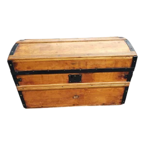 Early American Refinished Pine and Metal Blanket Chest Storage Trunk