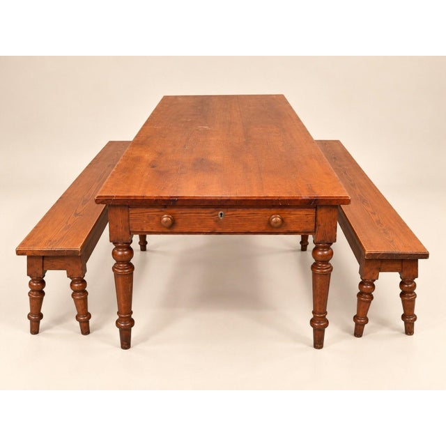 Louis Philippe Farmhouse Pitchpin Table and Benches, 1950s, Set of 3 For Sale - Image 4 of 8