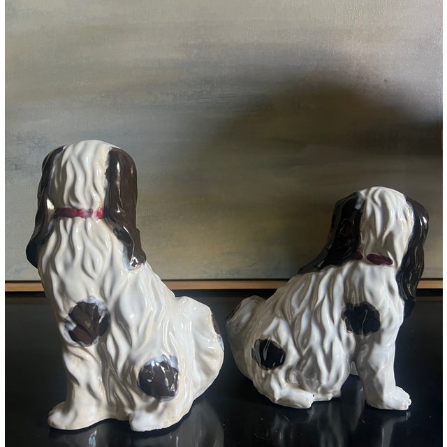 1960s Pair of Vintage Staffordshire Glazed Pottery Spaniel Cavaliers For Sale - Image 5 of 11