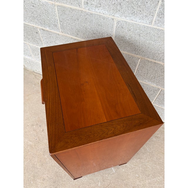 Tomlinson Tomlinson Mid Century Modern 3 Drawer Cherry & Walnut Nightstand For Sale - Image 4 of 11