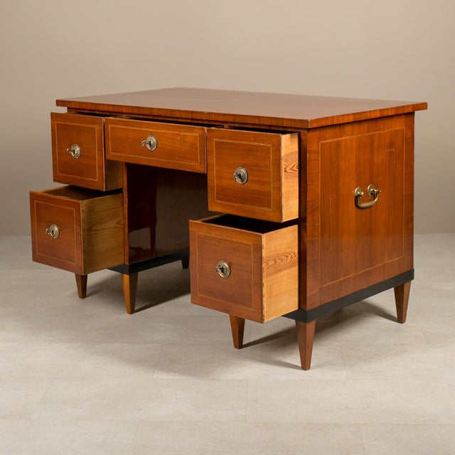 Biedermeier Desk in Walnut Veneer, 1830 For Sale - Image 9 of 15