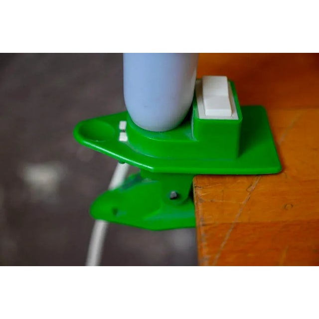 Metal Mushroom Clip Desk Lamp in Green Plastic, France, 1980s For Sale - Image 7 of 8