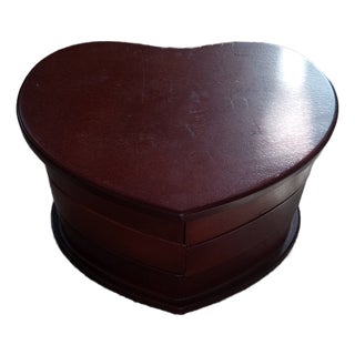 1980s Exquisite Bombay Mahogany Wood Heart Shaped Swivel Jewelry Box. For Sale