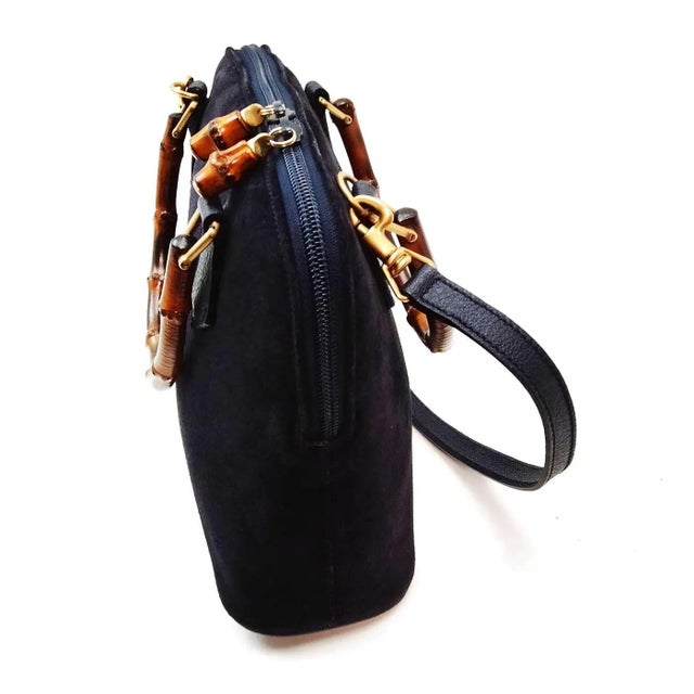 Elevate your collection with this authentic vintage Gucci Bamboo handbag, a timeless masterpiece crafted in Italy. This...