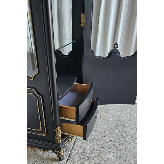 1960s Black, Rococo Style Vitrine Cabinet, French Reproduction Curio Cabinet For Sale - Image 14 of 18