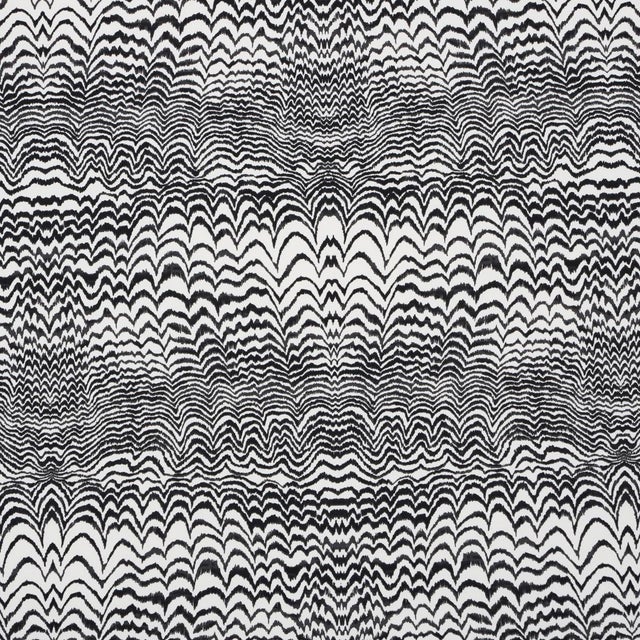 SAMPLE - Schumacher x Trina Turk Ink Wave Print Indoor/Outdoor Fabric In Black For Sale