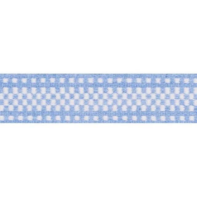 An exceptionally versatile trim with a graphic punch that works well with a variety of patterns and textures, indoors or...