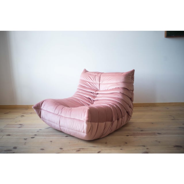Pink Pearl Velvet Togo Lounge Chair by Michel Ducaroy for Ligne Roset, 1970 For Sale - Image 3 of 7