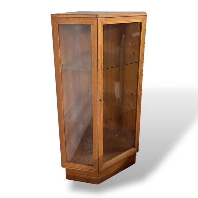 Vintage Illuminated Teak Corner Display Cabinet from Nathan For Sale - Image 3 of 8