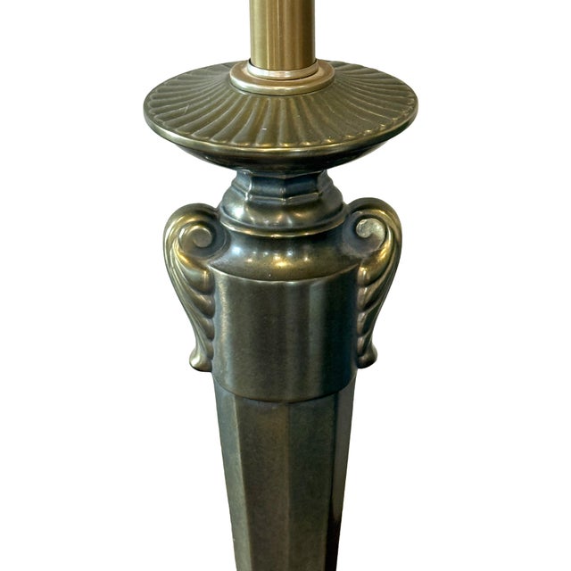 Metal Vintage Substantial Antiqued Brass Table Lamp With Urn Base & Octagonal Foot – Excellent Condition For Sale - Image 7 of 9