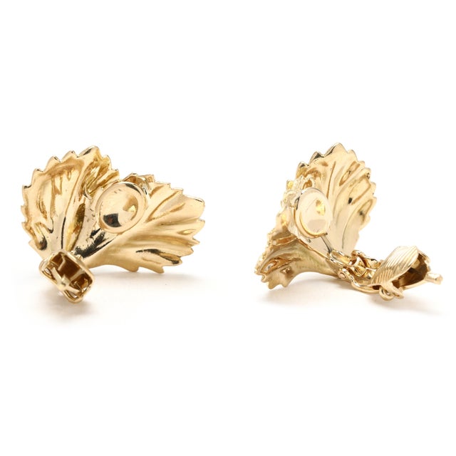 Length: 24.5 mm Width: 23.8 mm Weight: 9.6 dwts / 15 grams SKU: E4025 A Couple Of Things to Note: * This is a vintage item...