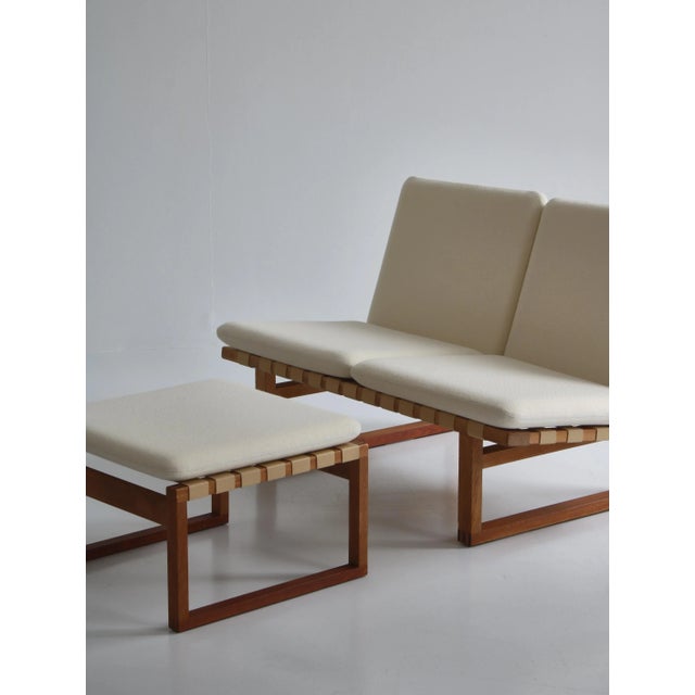 Model 211 2-Seater Sofa in Oak and Ottoman by Børge Mogensen for for Fredericia, 1956, Set of 2 For Sale - Image 6 of 18
