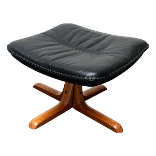 Mid-Century Modern Danish Reclining Ottoman in Teak and Leather from Berg Furniture, 1960s For Sale