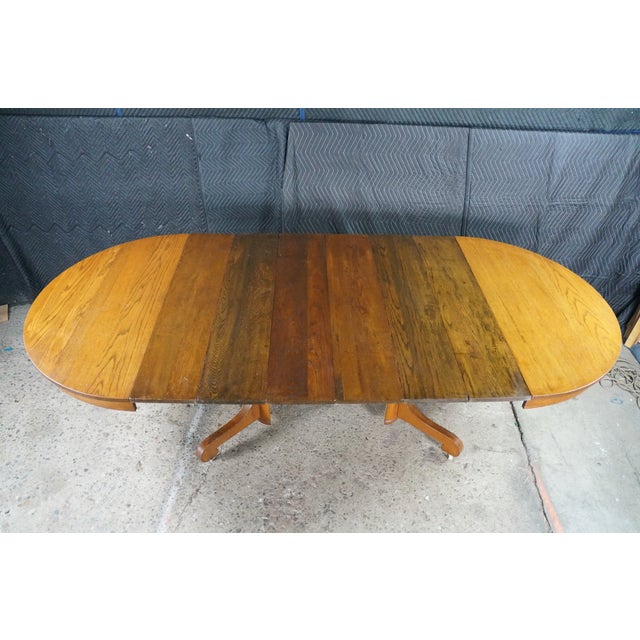 Antique American Classical Victorian Scrolled Oak Round Extendable Dining Table For Sale - Image 15 of 18