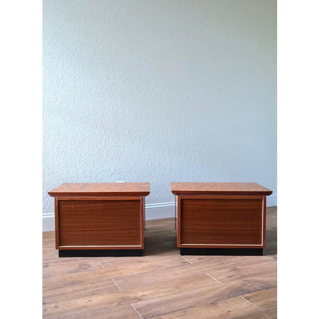Karl Springer 1970’s Italian Burl Wood Two- Drawer Nighstands, a Pair For Sale - Image 4 of 11