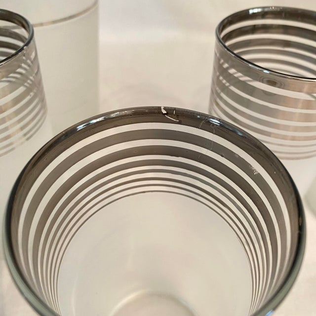 1970s Mid-Century Modern Cocktail Set With Platinum Rings & Sugar Glass Finish - Set of 7 For Sale - Image 5 of 12