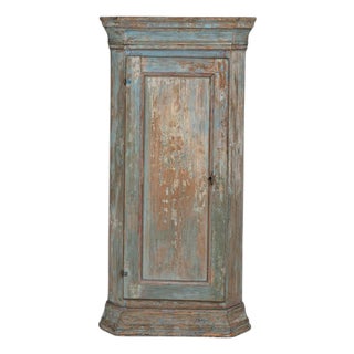 1820s Swedish Gustavian Wood Patinated Corner Cabinet For Sale