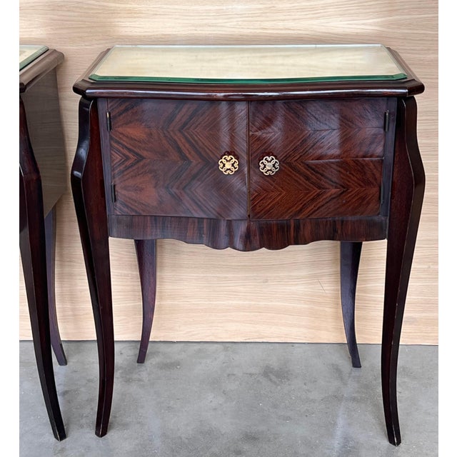 Wood Early 20th Century Italian Art Deco Pair of Bedside Tables in Mahogany For Sale - Image 7 of 18