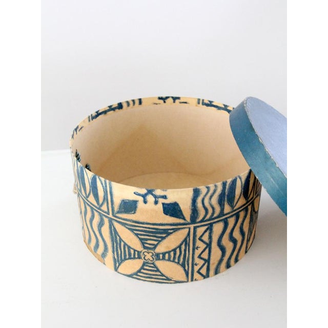 Mid-Century Patterned Hat Box For Sale - Image 4 of 6