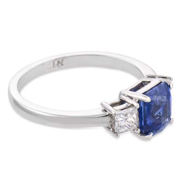 Vintage 1.80 Carat Sapphire Diamond 18k White Gold Ring, Size 6.25 For Sale - Image 4 of 6