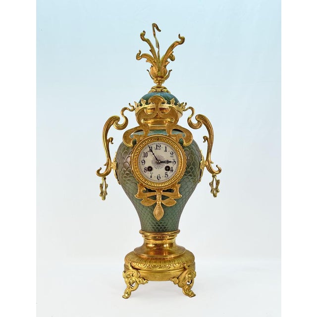 Large clock from the Art Nouveau period around 1900, the body in the shape of a vase with chiseled decoration of fish...