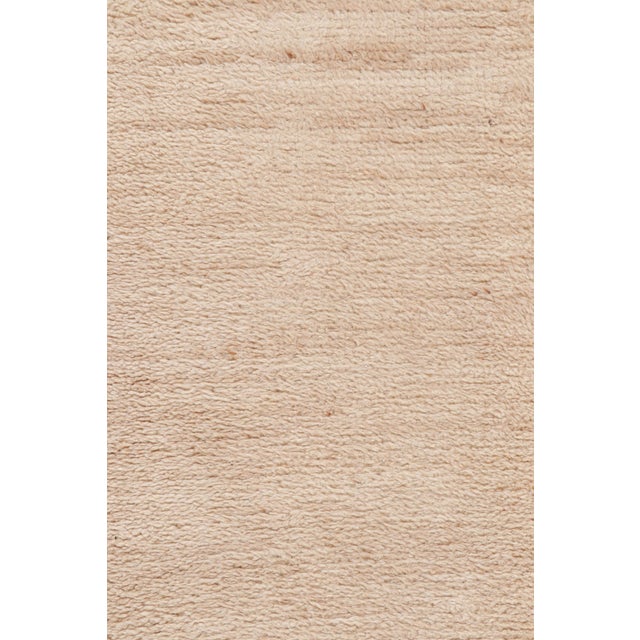 Traditional Vintage Moroccan Style Rug in Beige and Cream Tones - Rug & Kilim For Sale - Image 3 of 8