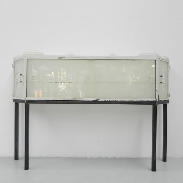 Art Deco Display Cabinet on Legs, 1920s For Sale - Image 6 of 18