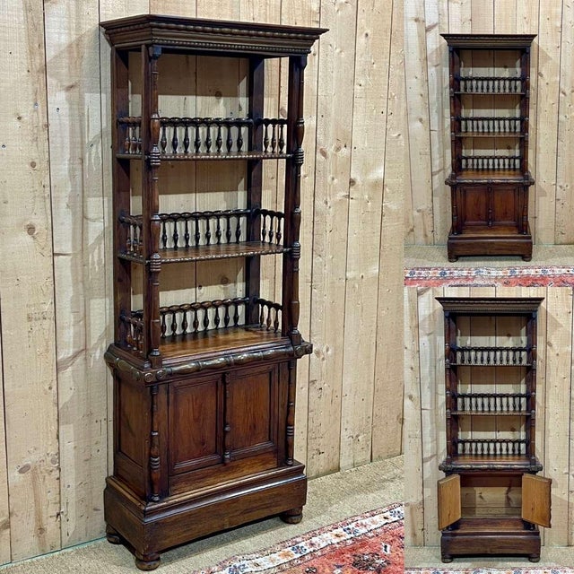 Fir bookcase from the end of the 19th century - L=59cm, D=25cm, H=1m51.